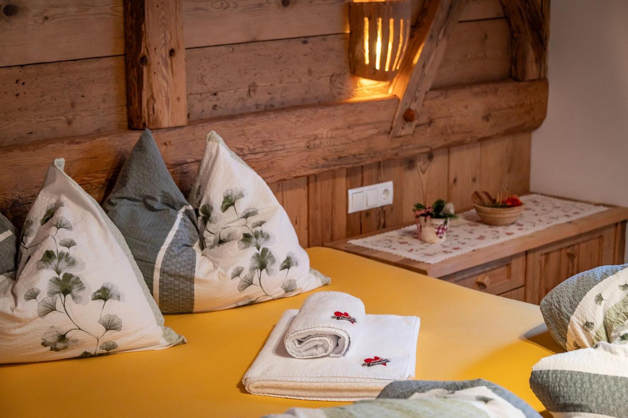 Chalets Almdorf Haidenberg Brunico Habitación foto