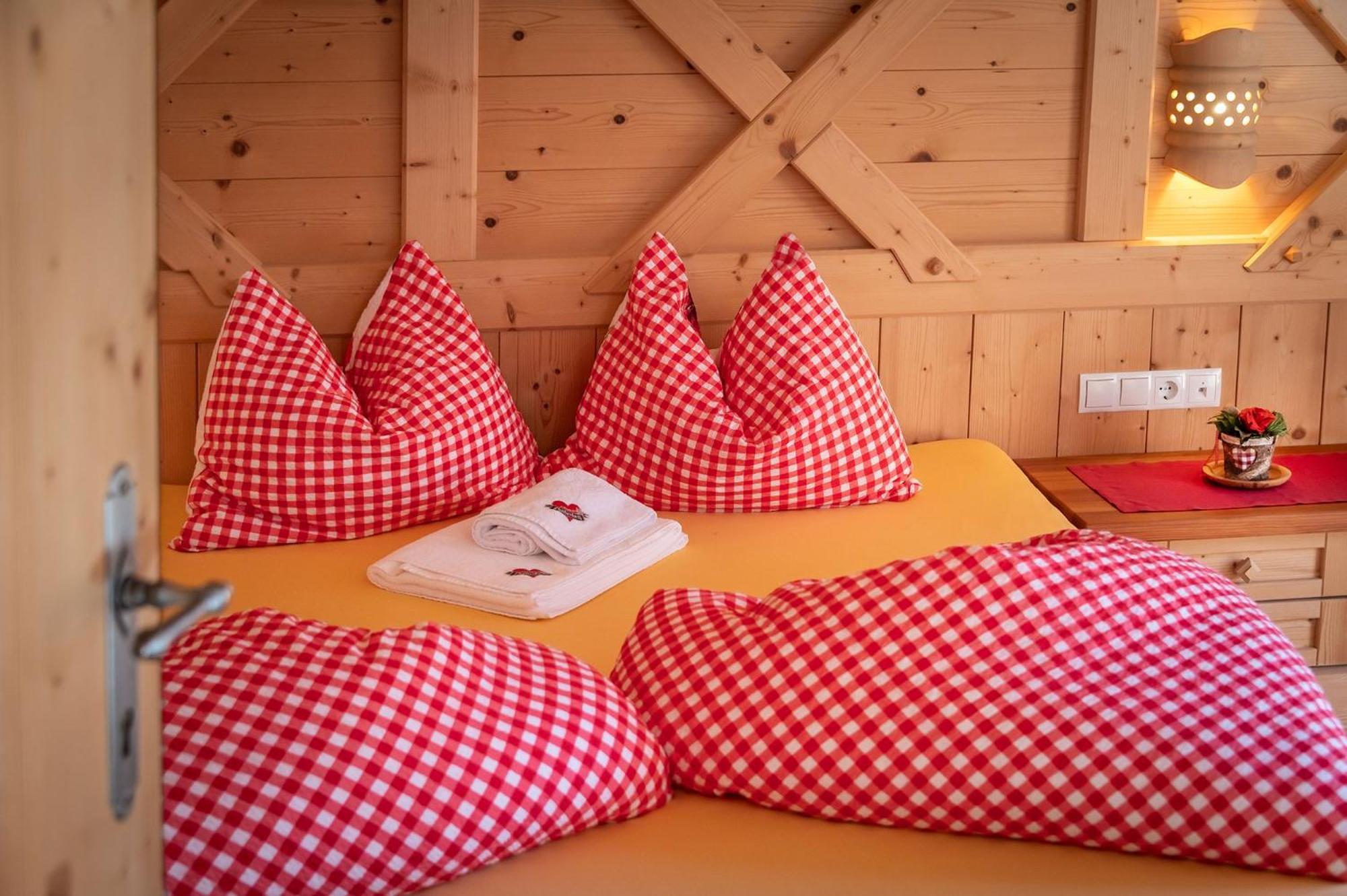 Chalets Almdorf Haidenberg Brunico Habitación foto